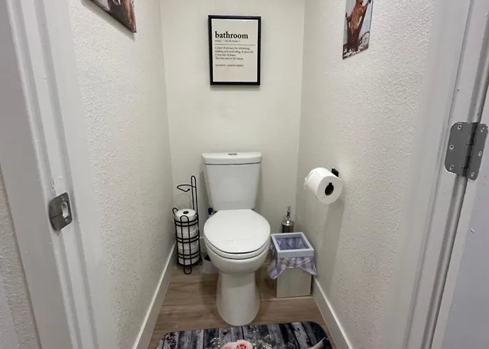 Historical Downtown Getaway With Two Master Bedrooms! Great For Two Couples Or Coworkers