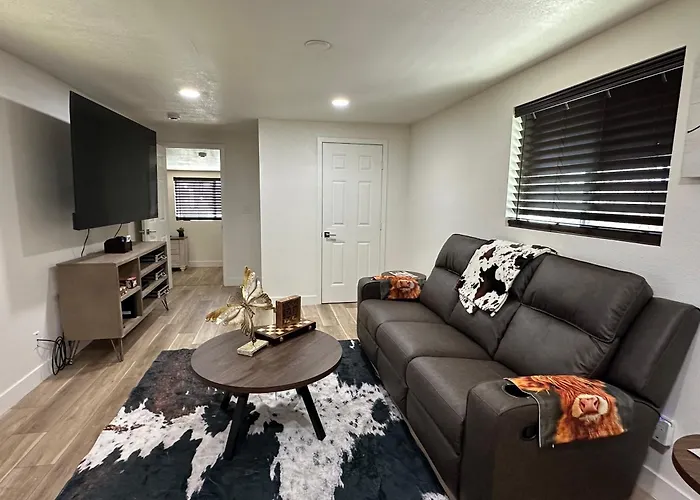 Holiday home Historical Downtown Getaway With Two Master Bedrooms! Great For Two Couples Or Coworkers