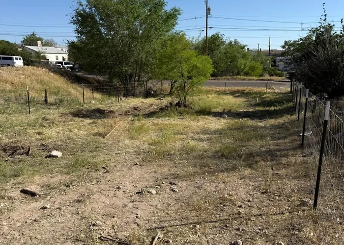 Historical Downtown Getaway With Two Master Bedrooms! Great For Two Couples Or Coworkers Holiday home Kingman