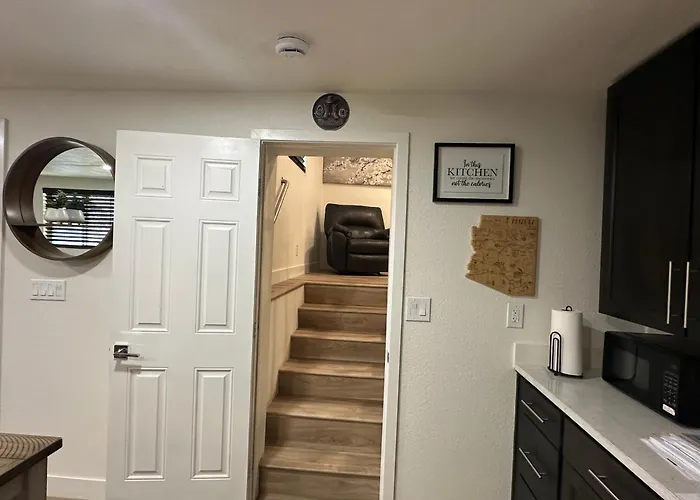 Historical Downtown Getaway With Two Master Bedrooms! Great For Two Couples Or Coworkers Holiday home